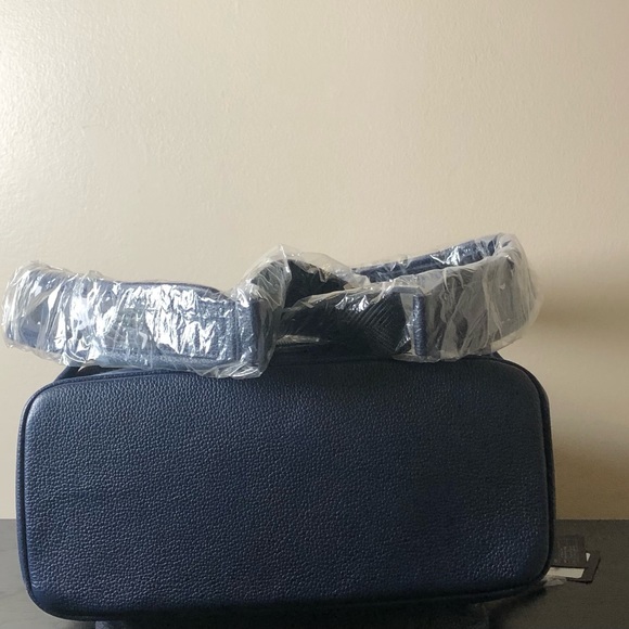 MCM NWT Navy Leather Floral Print Backpack w/Dust Bag - Picture 4 of 16